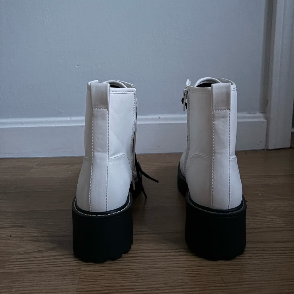 Women's White and Black Lace-Up Boots - Picture 3 of 4